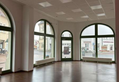 Köthen Am Bärplatz, Ladenlokal, Gastronomie mieten oder kaufen