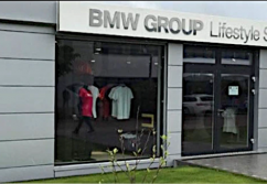 Verkaufspavillon (Bsp. Merchandise-Shop)