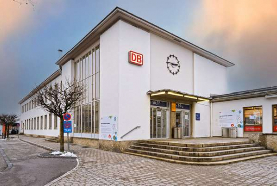 Freilassing Bahnhofstraße, Ladenlokal, Gastronomie mieten oder kaufen