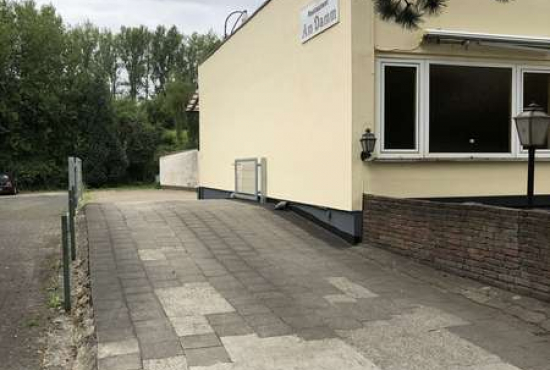 Düsseldorf / Rath Mühlenbroicher Weg, Ladenlokal, Gastronomie mieten oder kaufen