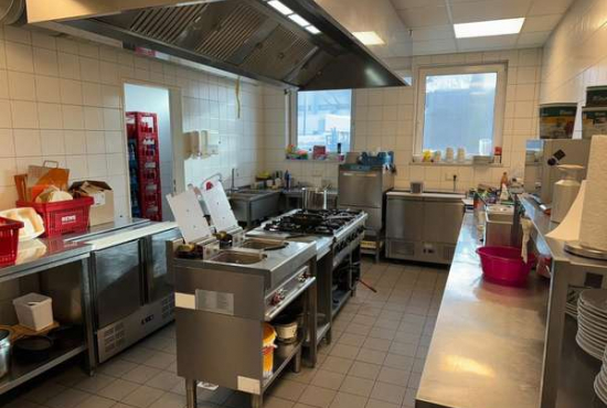 Frankfurt am Main Zur Waldau, Ladenlokal, Gastronomie mieten oder kaufen