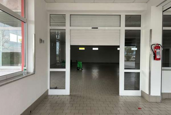 Pfatter Straubinger Straße, Ladenlokal, Gastronomie mieten oder kaufen