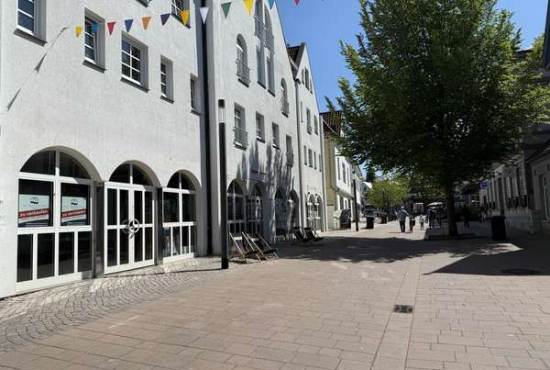 Varel Schlossstraße, Ladenlokal, Gastronomie mieten oder kaufen