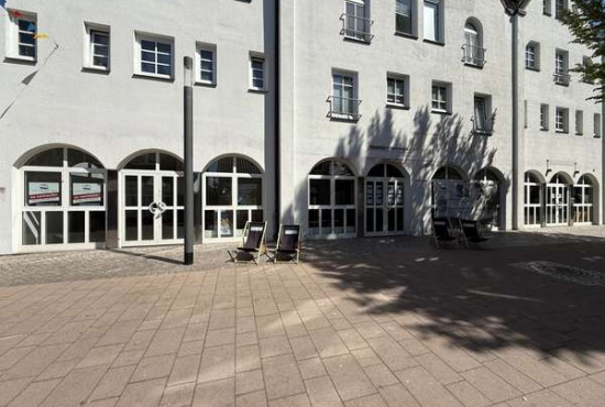 Varel Schlossstraße, Ladenlokal, Gastronomie mieten oder kaufen