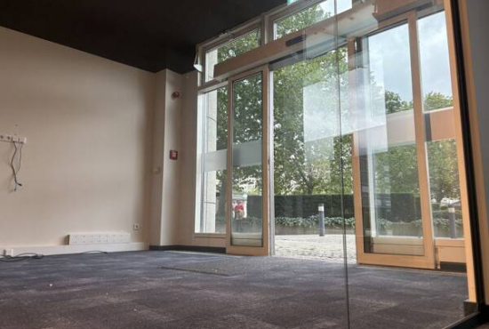 Berlin / Friedrichshain Karl-Marx-Allee, Ladenlokal, Gastronomie mieten oder kaufen