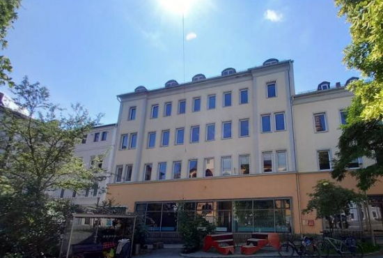 Hof Sonnenplatz, Ladenlokal, Gastronomie mieten oder kaufen