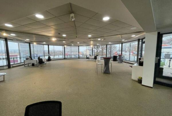 Zirndorf , Ladenlokal, Gastronomie mieten oder kaufen