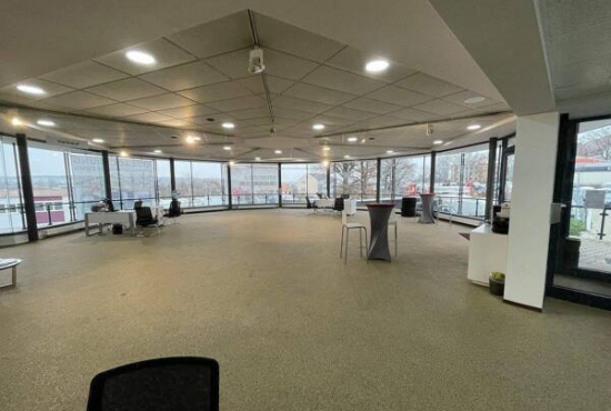 Zirndorf , Ladenlokal, Gastronomie mieten oder kaufen